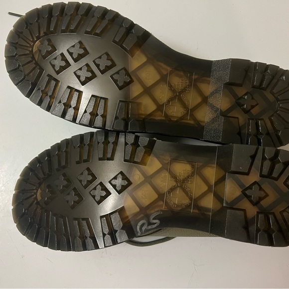 Doc Martins Olive Green Leather shoes sz 10 - Picture 3 of 3